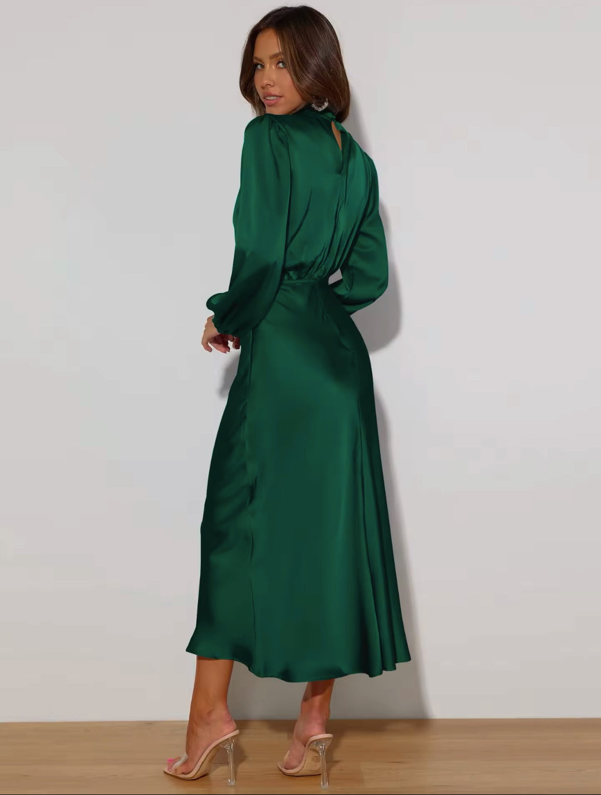 VESTIDO VERDE SATINADO